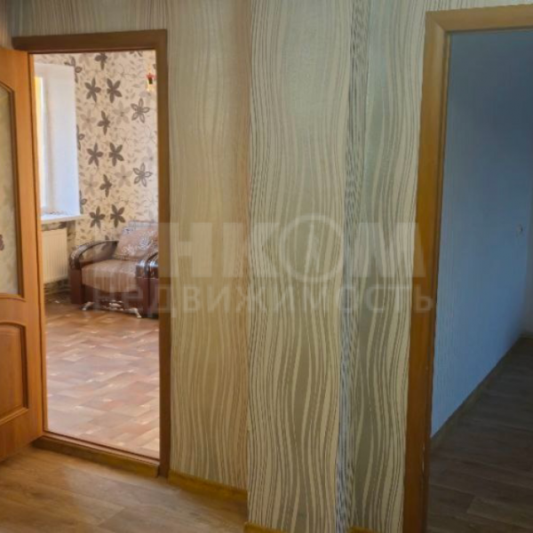 Продам 4-х комнатную квартиру, пгт. Станица Луганская (р-н рыбхоза)