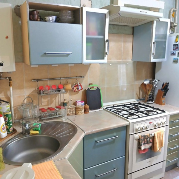 Фото Продаётся 2-комнатная квартира по ул. Звейнека (р-н таксопарка), г. Луганск