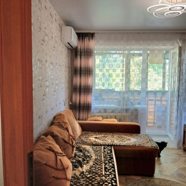 Фото Продаётся 2-комнатная квартира по ул. Звейнека (р-н таксопарка), г. Луганск