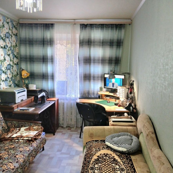 Фото Продаётся 2-комнатная квартира по ул. Звейнека (р-н таксопарка), г. Луганск