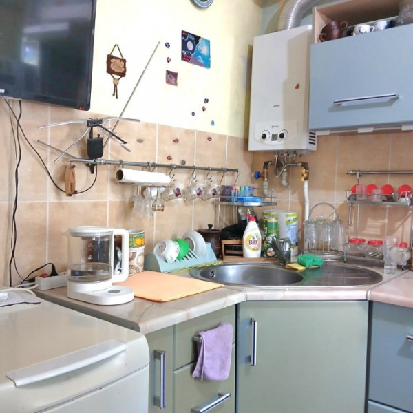 Фото Продаётся 2-комнатная квартира по ул. Звейнека (р-н таксопарка), г. Луганск