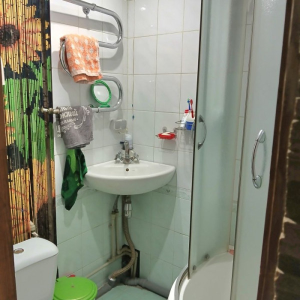 Фото Продаётся 2-комнатная квартира по ул. Звейнека (р-н таксопарка), г. Луганск