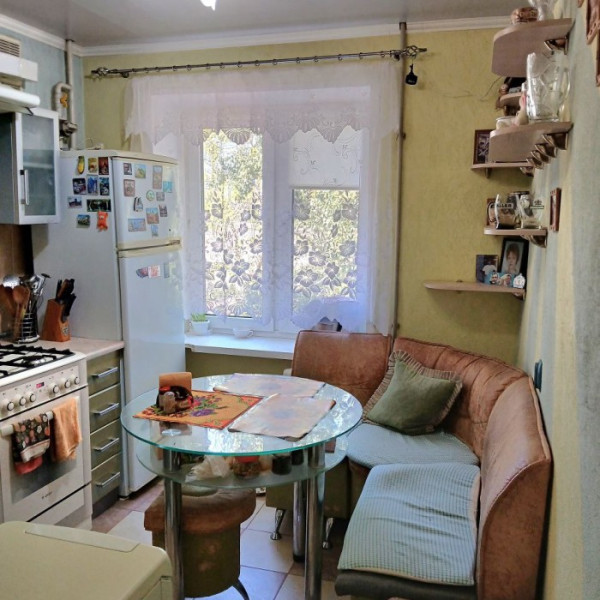 Фото Продаётся 2-комнатная квартира по ул. Звейнека (р-н таксопарка), г. Луганск