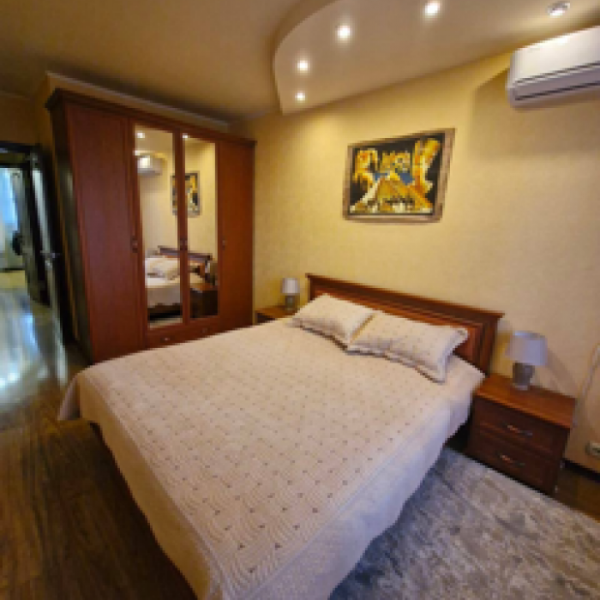 Фото Продам 3к квартиру на кв. Комарова, с ремонтом