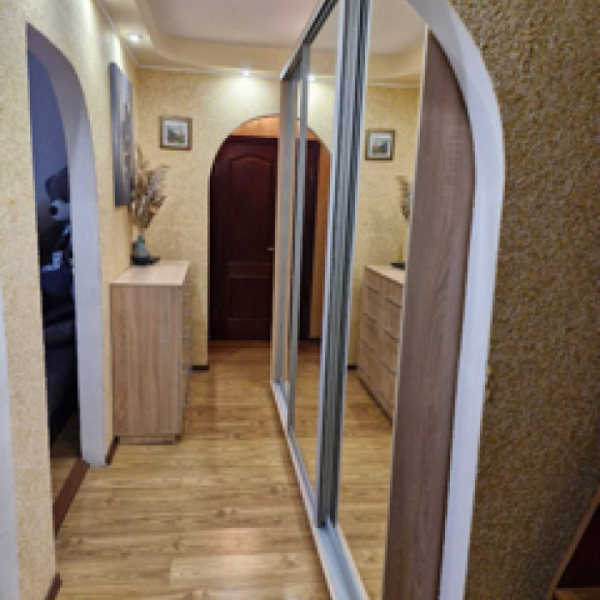 Фото Продам 3к квартиру на кв. Комарова, с ремонтом