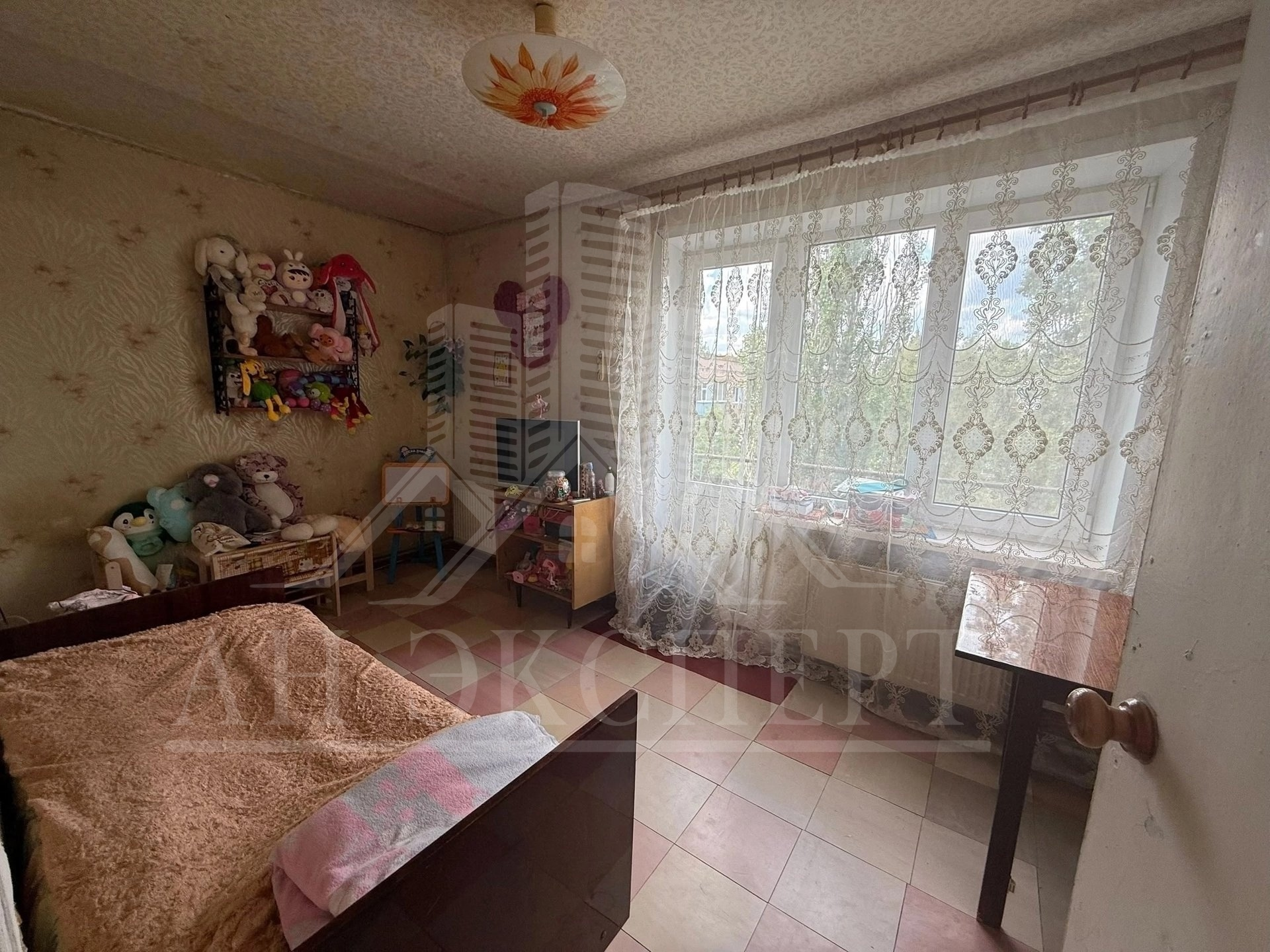 Сдам 2-х комнатную квартиру на длительный срок (г. Кировск, 50 лет СССР, д. 10)