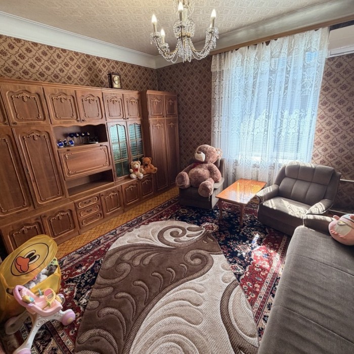 Сдам долгосрочно 2- к. квартиру, в центре Луганска, ул. Котельникова (р- н академии Матусовского).
