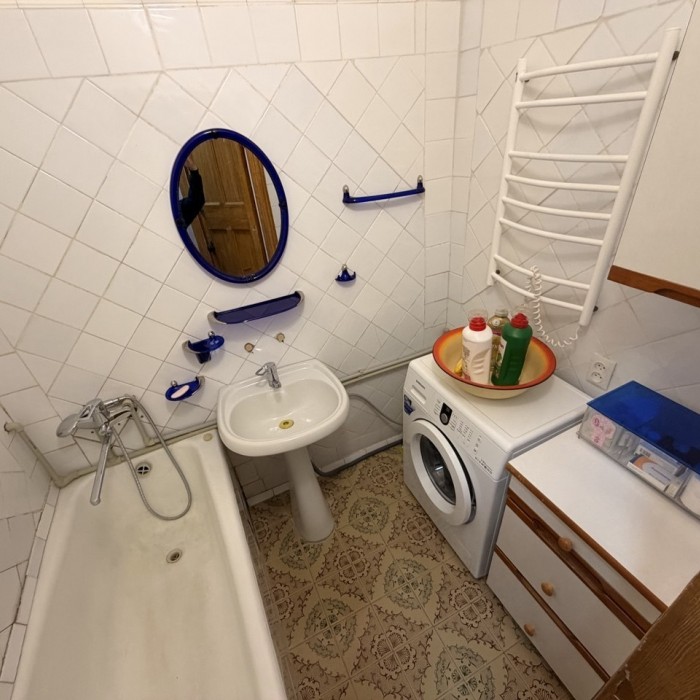 Фото Сдам долгосрочно 2- к. квартиру, в центре Луганска, ул. Котельникова (р- н академии Матусовского).
