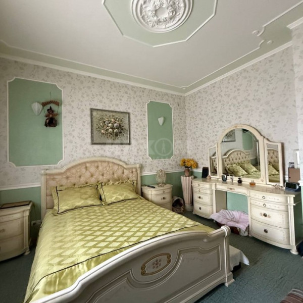 Фото Продам 3-х комн квартиру 200 м2 в Центре города Луганск, улица Советская