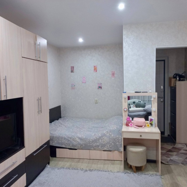 Фото Продам 1-кк на кВ Ленинского комсомола 5 этаж 9-го дома.