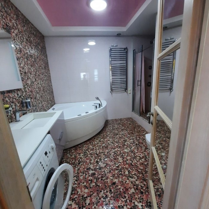 Фото Продам 3-х комн квартиру 106 м2 в г Луганск Городок Щорса район ДК Строителей