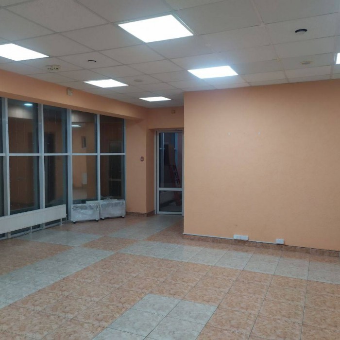 Сдам три - помещения центральный рынок