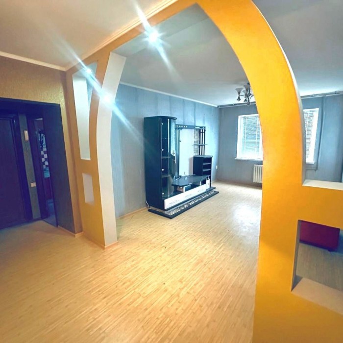 Продам 3-к квартиру. 1-й микрорайон, г. Луганск.