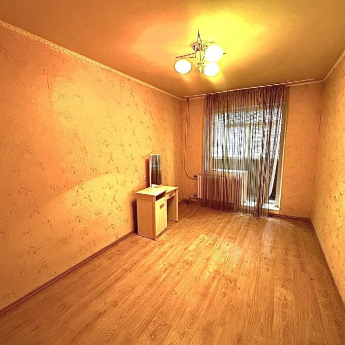 Фото Продам 3-к квартиру. 1-й микрорайон, г. Луганск.