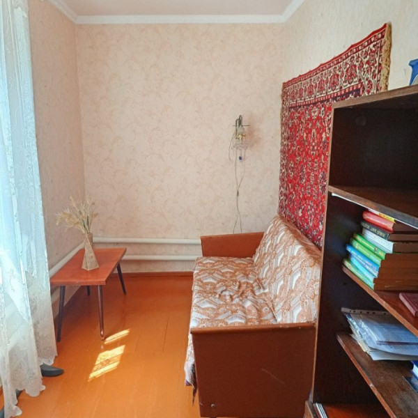 Фото Продаётся два добротных строения ( дом и флигель) в Жовтевом районе г. Луганска