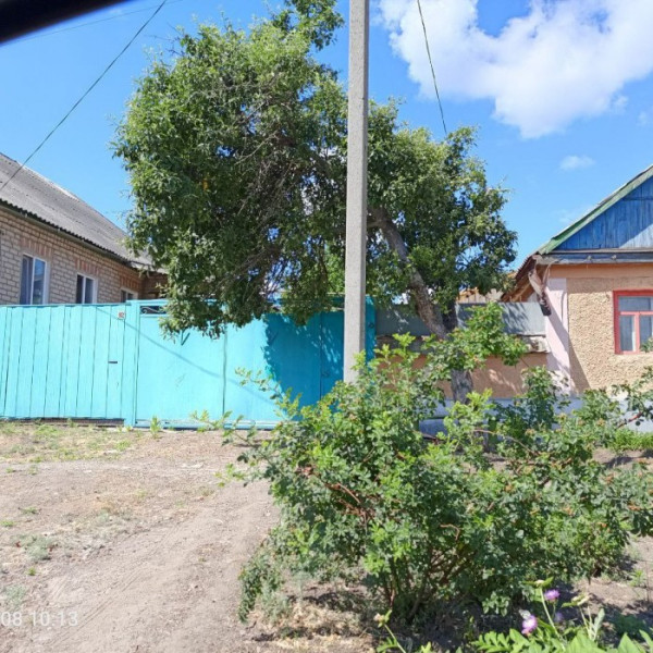 Фото Продаётся два добротных строения ( дом и флигель) в Жовтевом районе г. Луганска