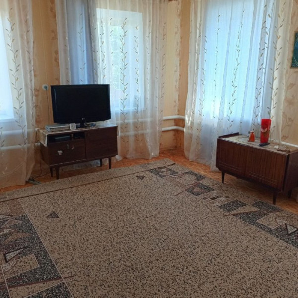 Фото Продаётся два добротных строения ( дом и флигель) в Жовтевом районе г. Луганска