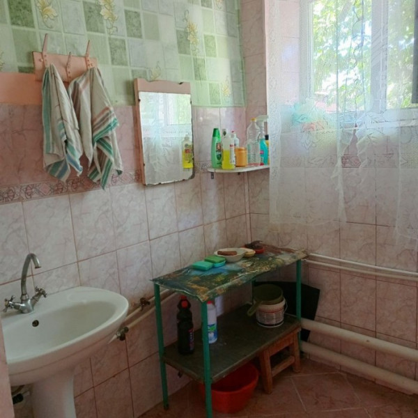 Фото Продаётся два добротных строения ( дом и флигель) в Жовтевом районе г. Луганска