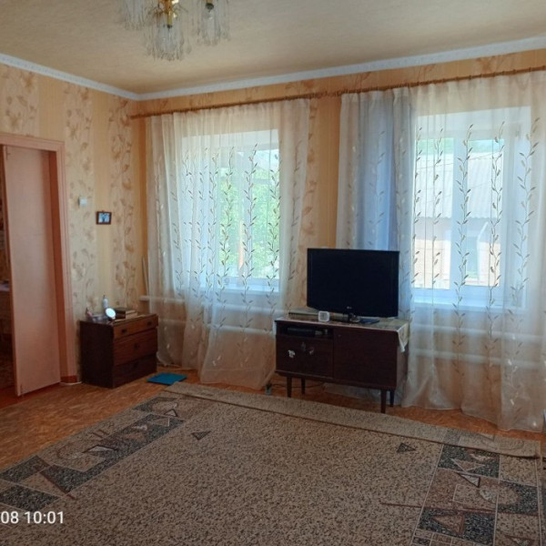 Фото Продаётся два добротных строения ( дом и флигель) в Жовтевом районе г. Луганска