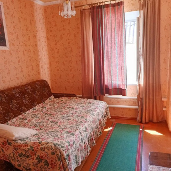 Фото Продаётся два добротных строения ( дом и флигель) в Жовтевом районе г. Луганска