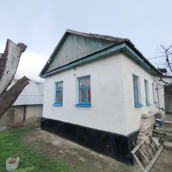 Продам полдома по ул. Урицкого ( район 3 км.) 24 кв. м. отдельный вход.