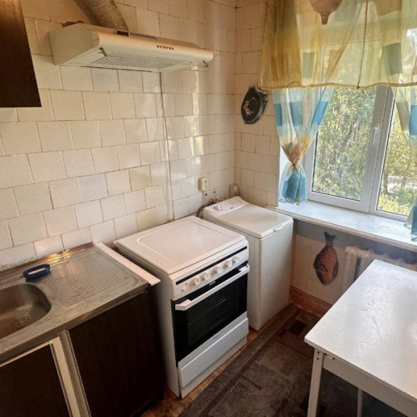 Фото Продам 2-х комнатную квартиру на кв. 50 лет Обороны Луганска ( Медуниверситет) 5/5 эт