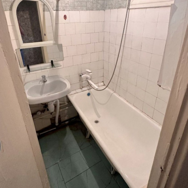 Фото Продам 2-х комнатную квартиру на кв. 50 лет Обороны Луганска ( Медуниверситет) 5/5 эт