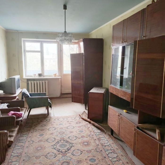 Продам 2- х комнатную квартиру на кв. Гагарина 4/5 эт