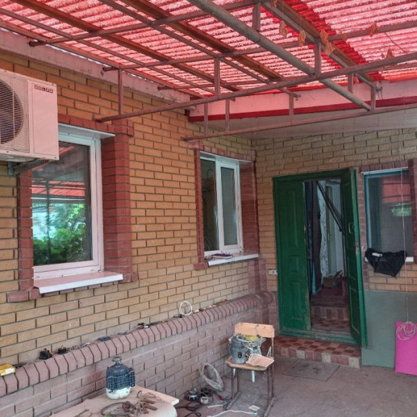 Фото Продам дом и флигель, Артемовский район, недалеко 11 поликлиника