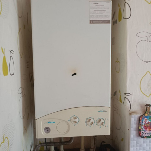 Фото Продам дом и флигель, Артемовский район, недалеко 11 поликлиника