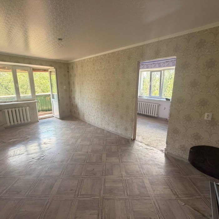 Фото Продам 2- к. квартиру по цене 1- к. квартиры, в центре Луганска, ул. Советская 90 (р- н ост. Донбасс)