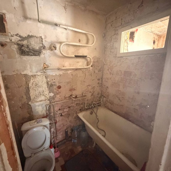 Фото Продам 2- к. квартиру по цене 1- к. квартиры, в центре Луганска, ул. Советская 90 (р- н ост. Донбасс)