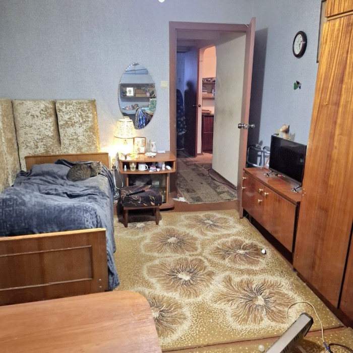 Продам 4-х комн квартиру в центре Луганска. Ул. Фрунзе, (р-н краеведческого музея, банка ВТБ).