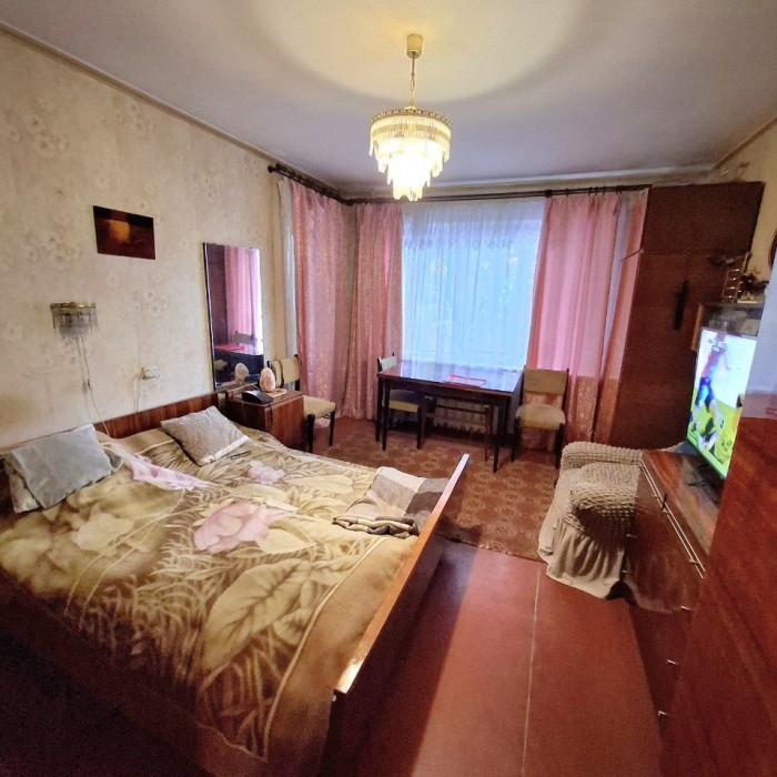 Фото Продам 4-х комн квартиру в центре Луганска. Ул. Фрунзе, (р-н краеведческого музея, банка ВТБ).