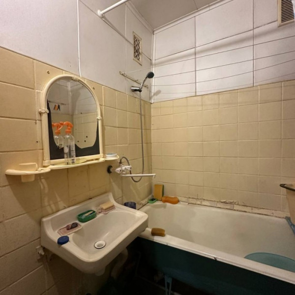 Фото Продам 2- к. квартиру 52 кв. м. (улучшенная планировка), г. Луганск, ул. Градусова (Курская дуга).