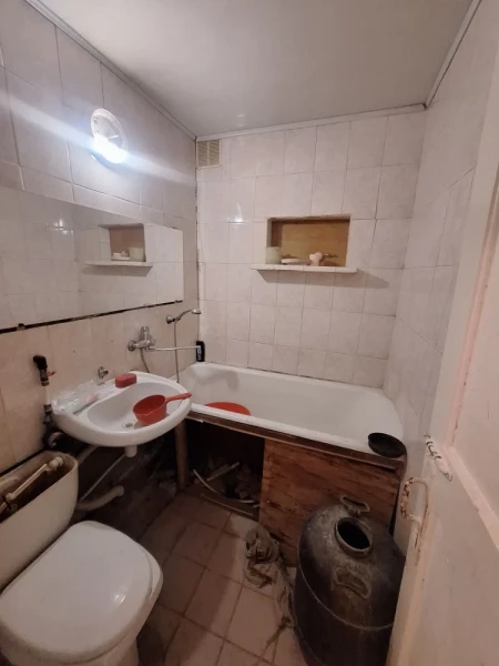 Фото Продаётся 2-комнатная квартира в городе Стаханов, ул. Одесская, д. 5.