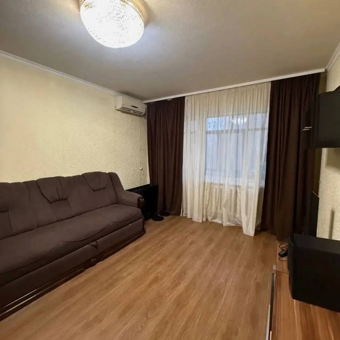 Продам 2-х комнатную квартиру кв. Якира.