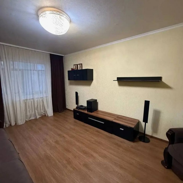 Фото Продам 2-х комнатную квартиру кв. Якира.