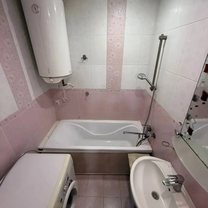 Фото Продам 2-х комнатную квартиру кв. Якира.