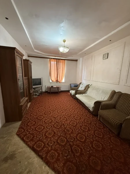 Фото Продаётся 4-комнатный дом + коммерческое помещение в городе Стаханов, ул. Мичурина (центральная часть города)