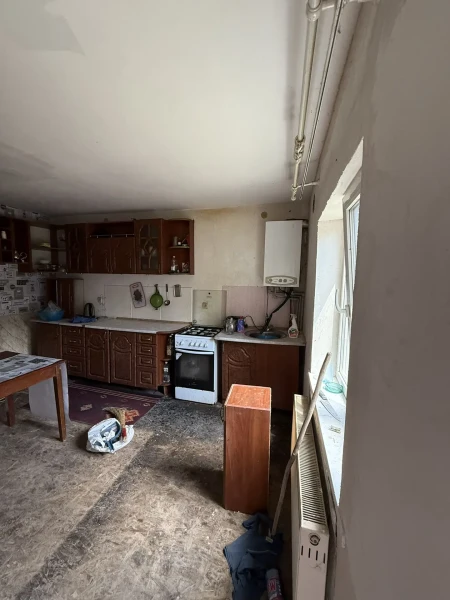 Фото Продаётся 4-комнатный дом + коммерческое помещение в городе Стаханов, ул. Мичурина (центральная часть города)