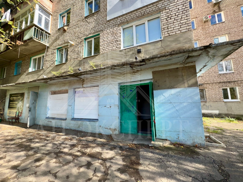 СДАМ В АРЕНДУ КОММЕРЧЕСКОЕ ПОМЕЩЕНИЕ (Кировск, ул. Юных Ленинцев, д. 1/3)