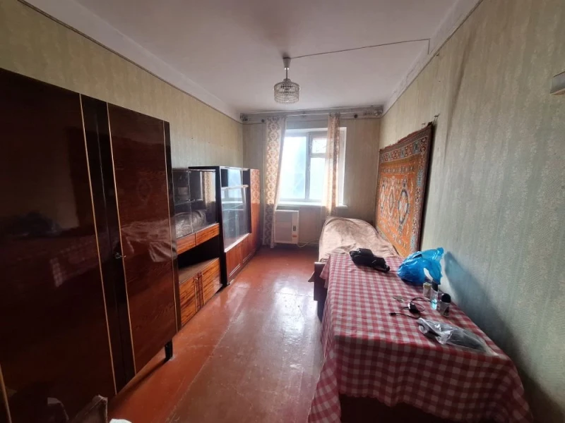 Продаётся 2-комнатная квартира в городе Стаханов, ул. Кутузова, д. 55.