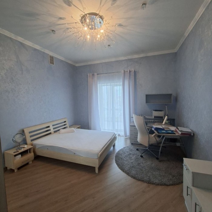 Фото Эксклюзивный вариант для комфортной жизни! Продам 2- х уровневую квартиру в самом центре Луганска, ул. Советская (напротив Сити Центра).