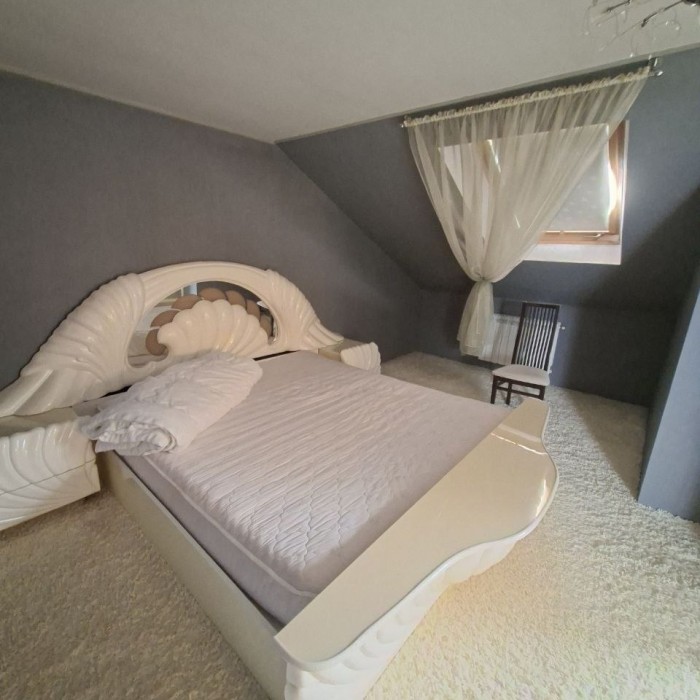 Фото Эксклюзивный вариант для комфортной жизни! Продам 2- х уровневую квартиру в самом центре Луганска, ул. Советская (напротив Сити Центра).