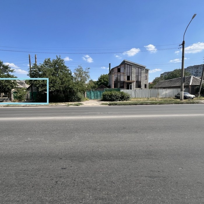 Продам часть дома и флигель общей площадью 58 кв. м. на одном участке (с отдельным входом), в г. Луганск ул. Мощинский Яр (р- н кв. Гер. Стал. )