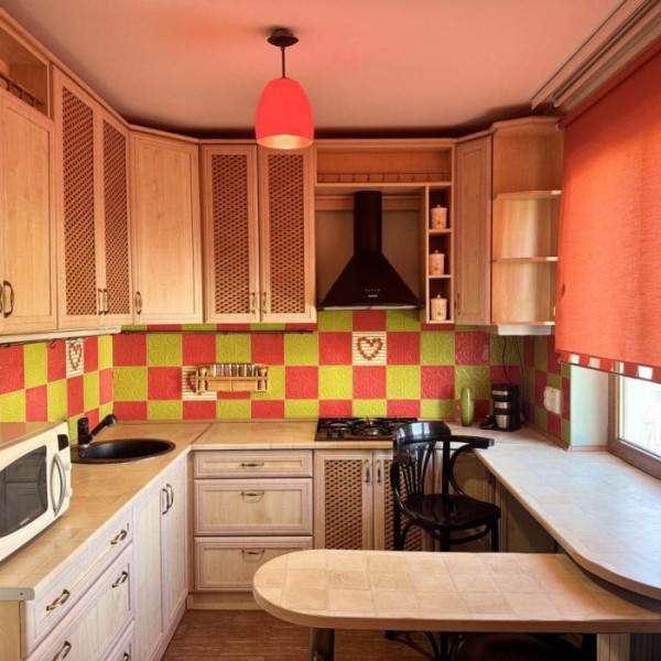 Продам 2 х комнатную квартиру кВ Дзержинского