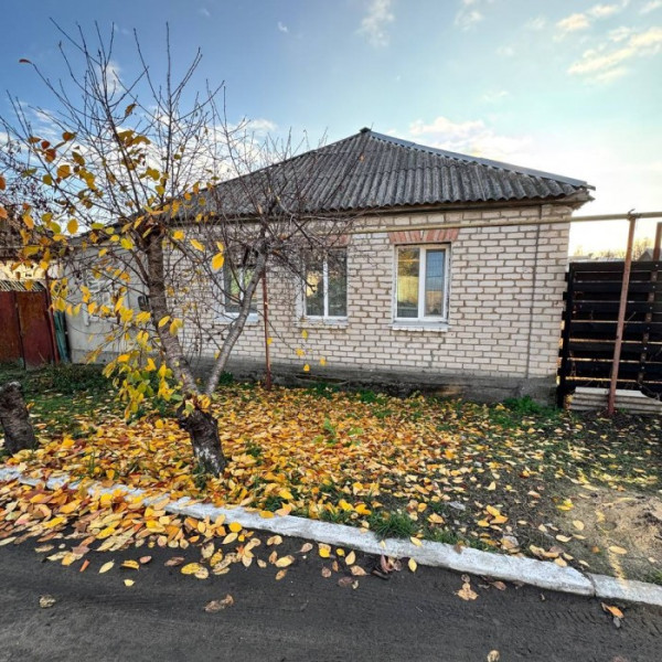 Продам дом в центре Станицы Луганской, площадь 68,1 кв.м