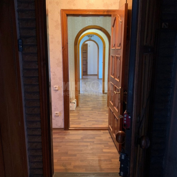 Фото Продам 6-ти комн квартиру в г. Луганск, 1-й Микрорайон