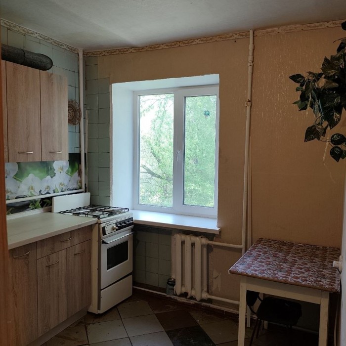 Продам 2-х комнатную квартиру на кв. Луганский,7.